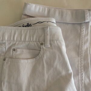 Pants capri womens new size 8 Rafaella Weekend 98% cotton 2% elastane white